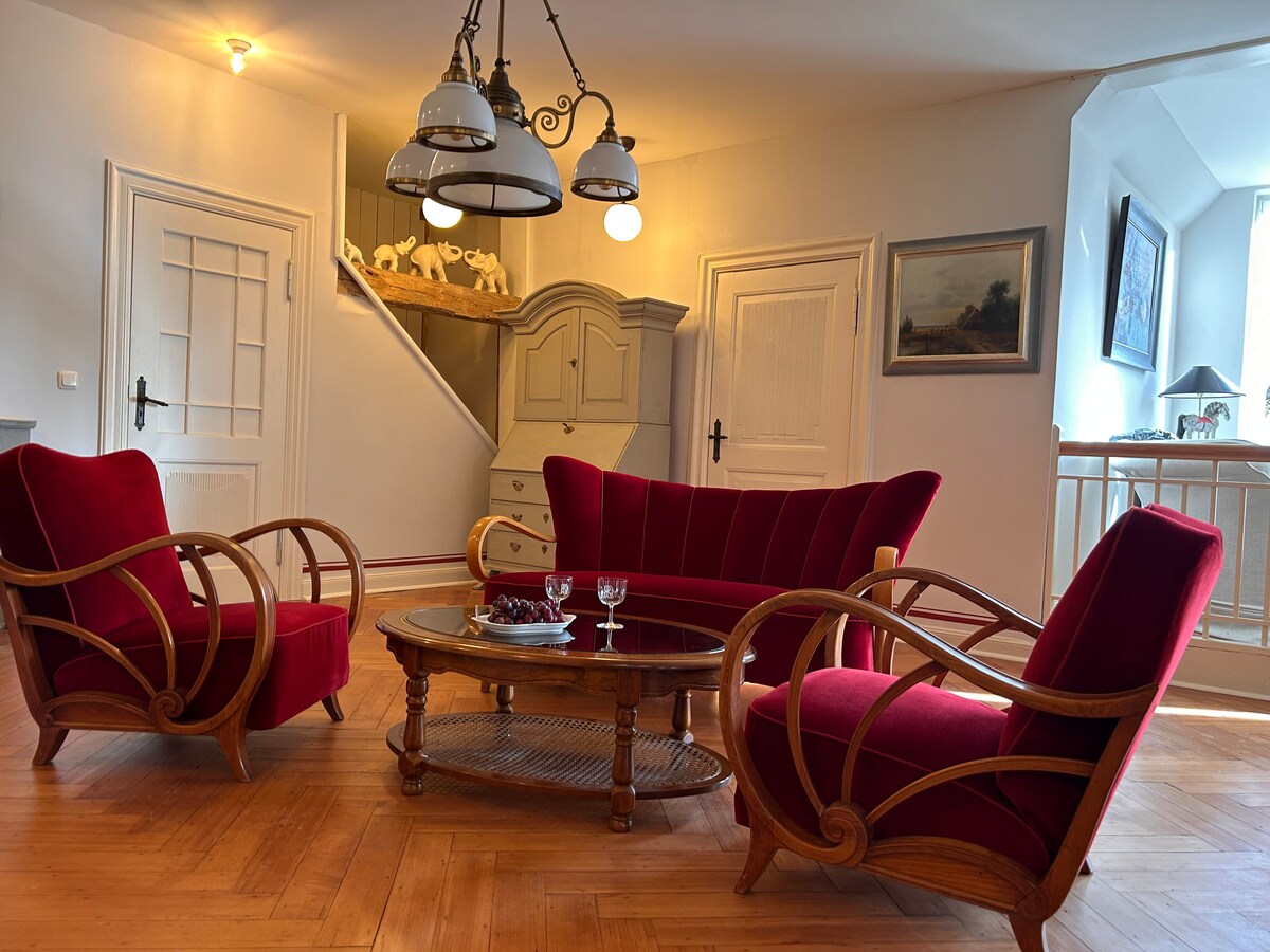 Salon im Obergeschoss, 100 m² Wohnraum